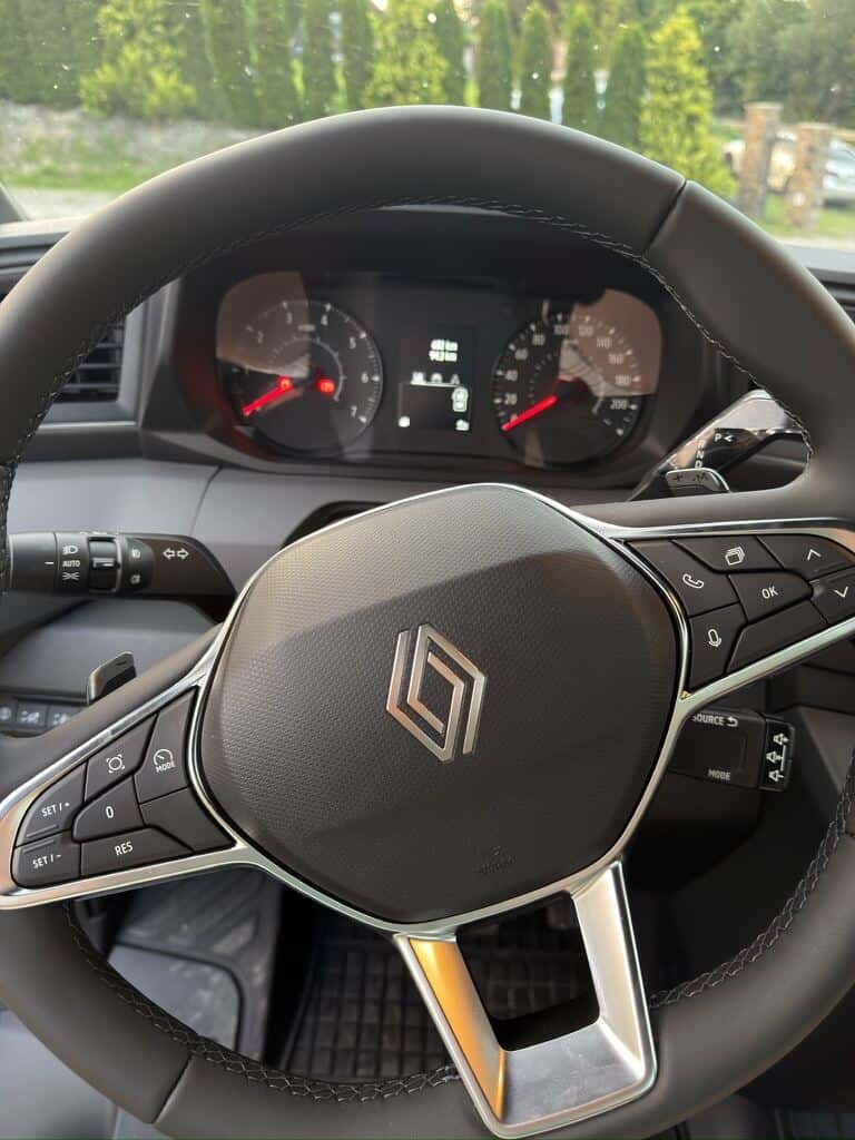 Autolaweta Renault Master IV na wynajem - widok wnętrza