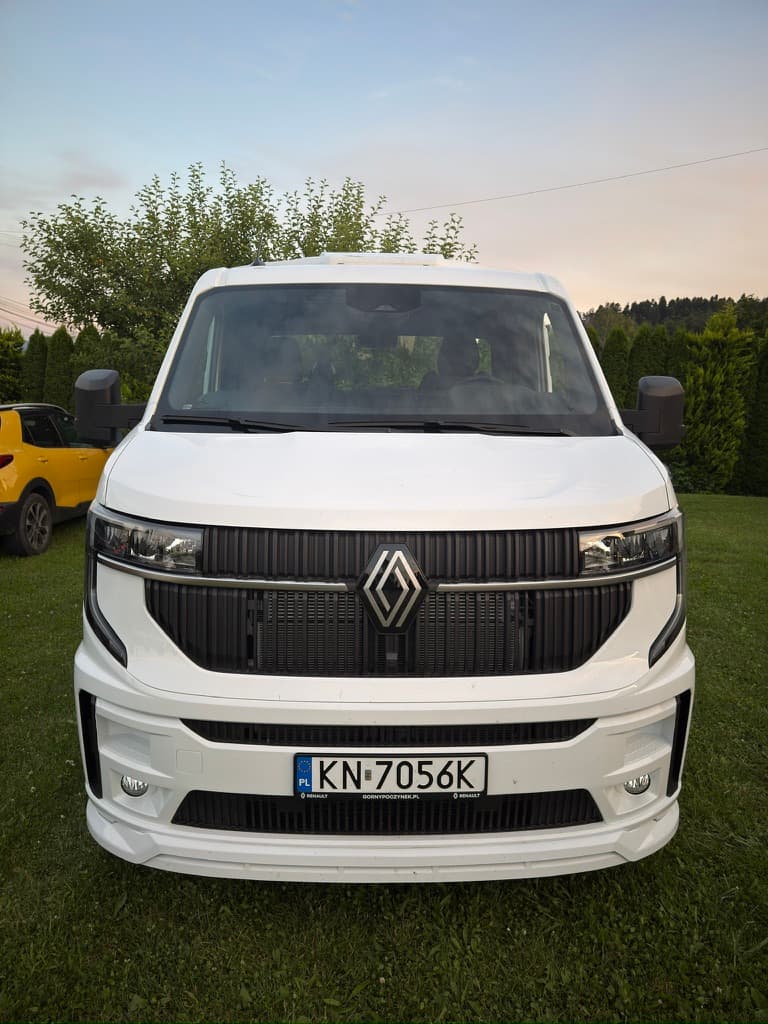 Autolaweta Renault Master IV na wynajem - widok z przodu